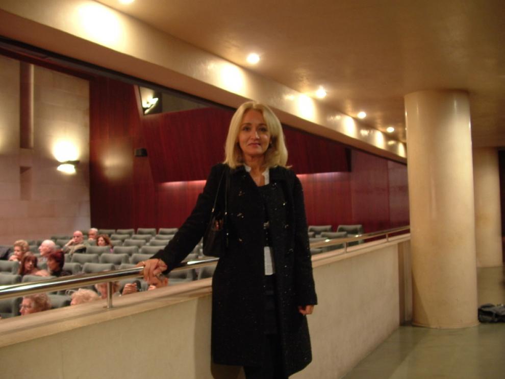 Elena Pérez, directora del IAM en Huesca, minutos antes de la proyección de 'Ágora', en la DPH.