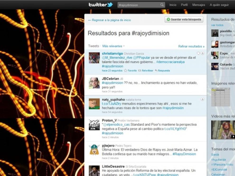 A través de #rajoydimision los españoles denuncian el sistema electoral.