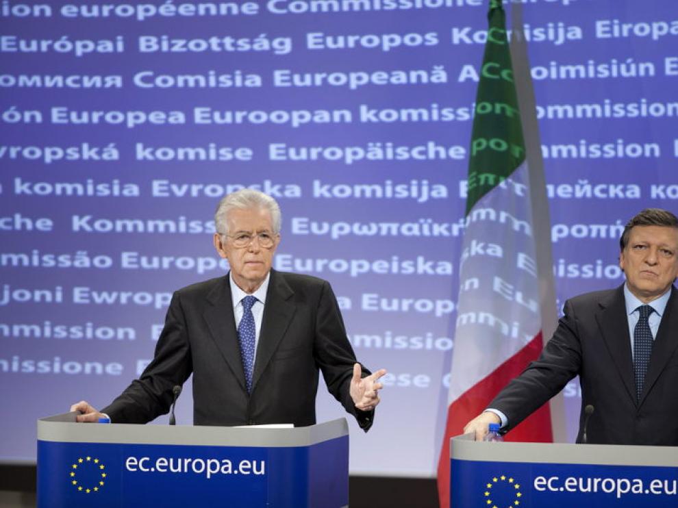 El primer ministro italiano, Mario Monti, y el presidente de la CE, Jose Manuel Durao Barroso