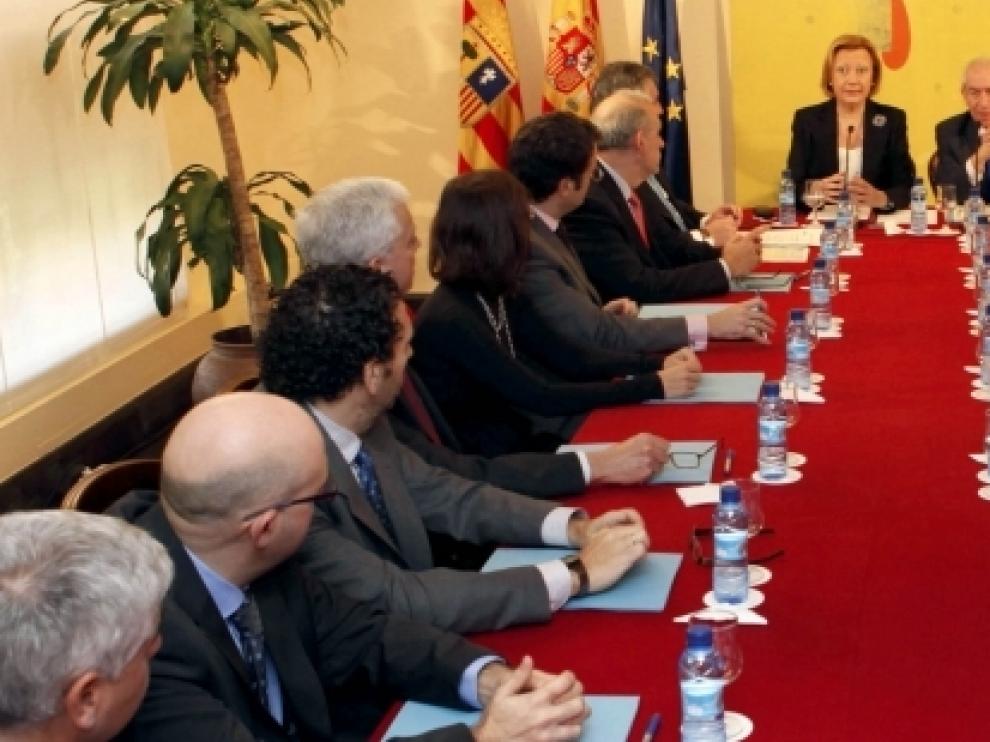 La presidenta de Aragón ha presidido el acto de constitución del Observatorio Aragonés del Comercio