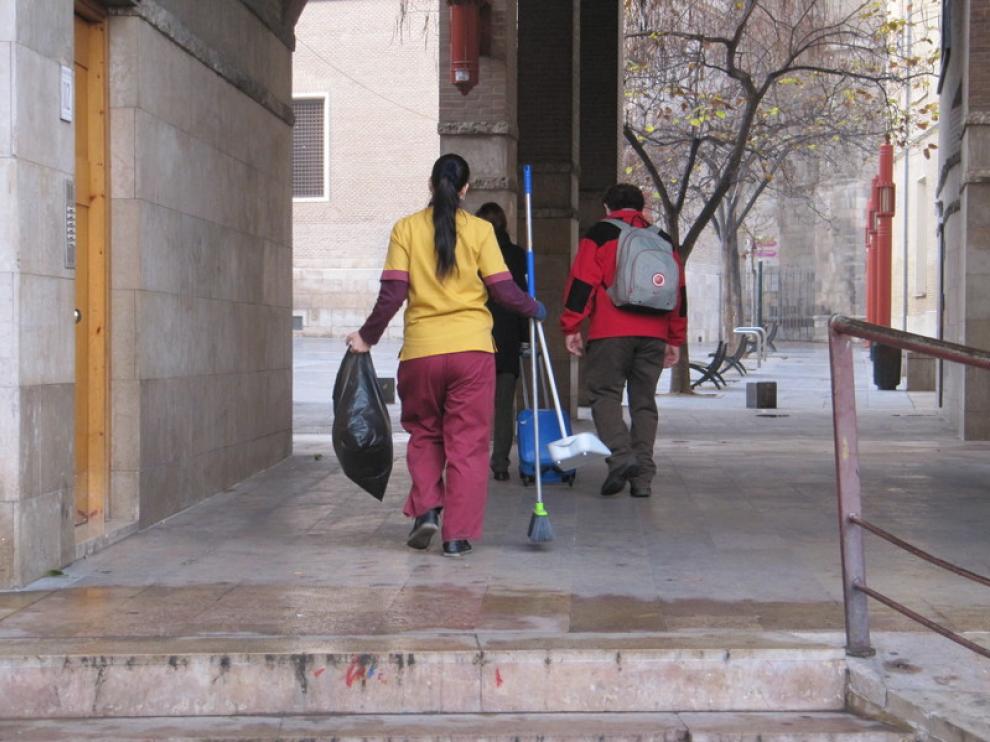 Una empleada de limpieza, en Zaragoza