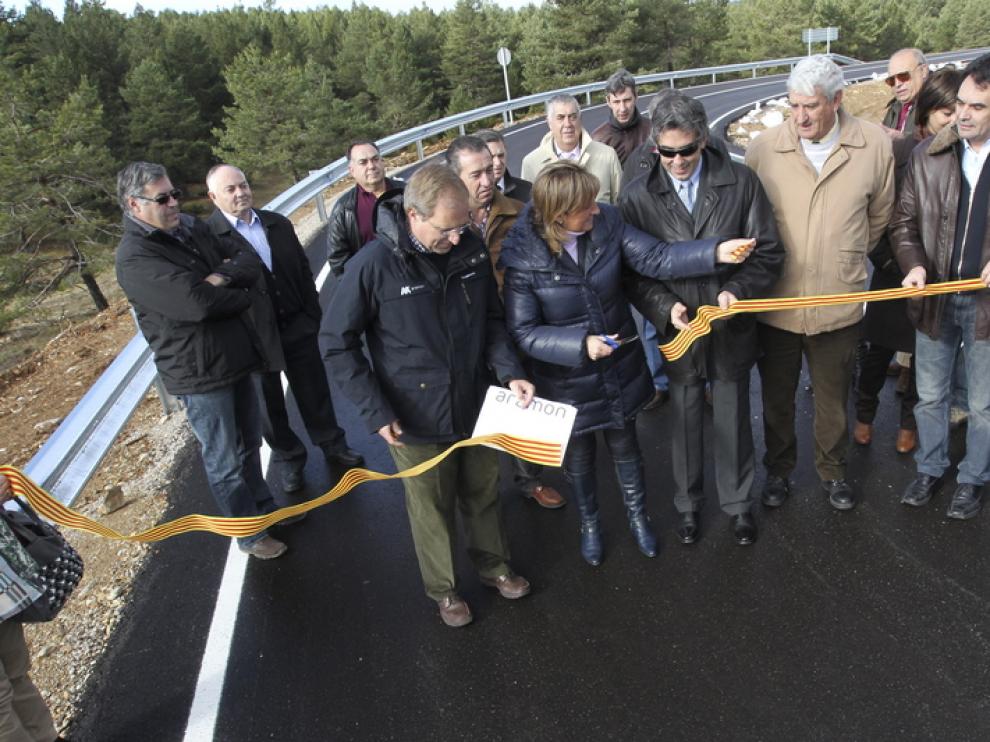 Imagen de la inauguración de la nueva carretera de acceso a la estación de Valdelinares.