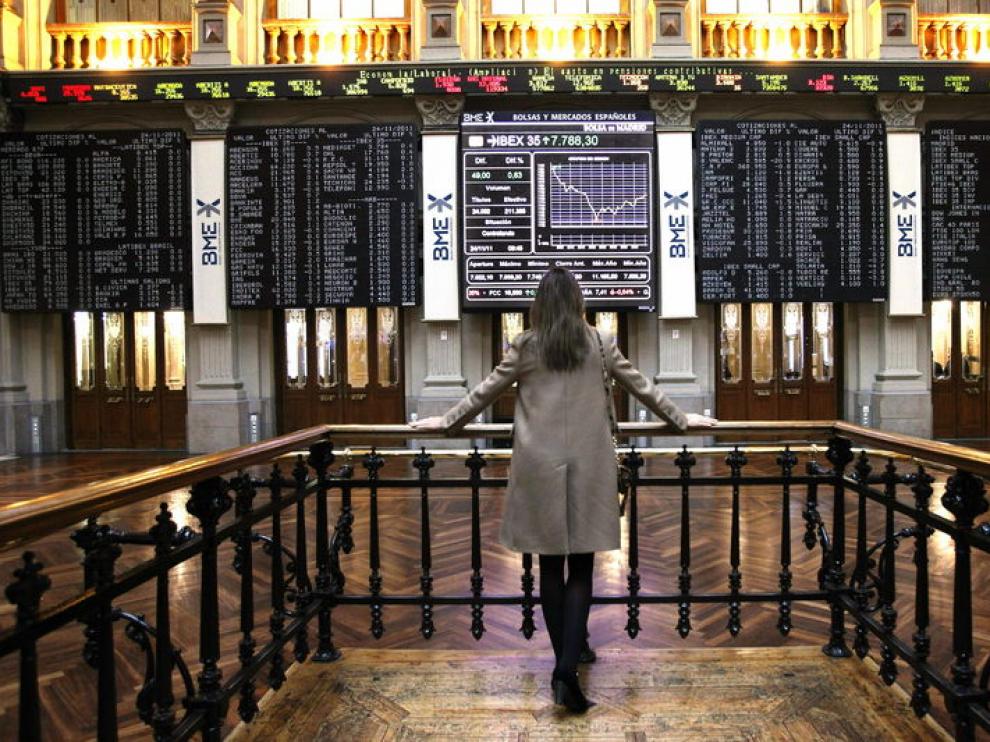 Pantalla de datos económicos en la Bolsa de Madrid