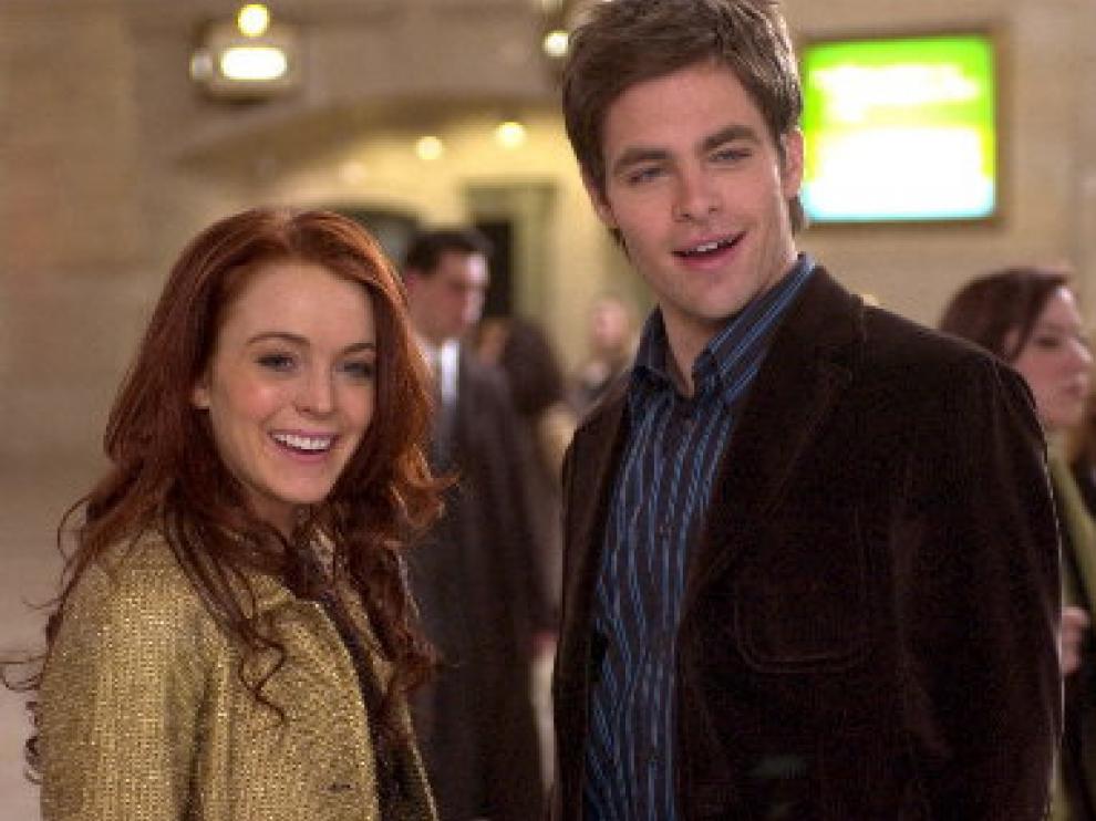 Fotograma de la película protagonizada por Linsay Lohan y Chris Pine.