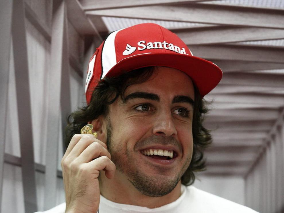 Alonso en el 'box' de Ferrari