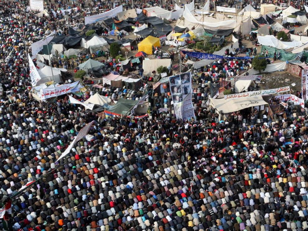 La plaza Tahrir en una imagen de este viernes, a la hora de la oración