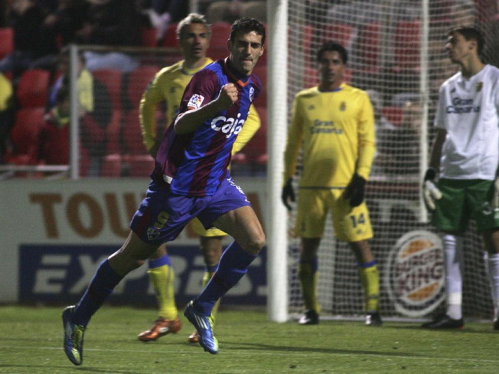 Tras esta victoria, S.D. Huesca celebra su primer triunfo en el Alcoraz.