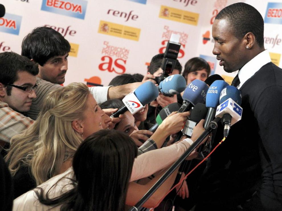 Serge Ibaka atiende a los medios durante la entrega de los premios 'As'