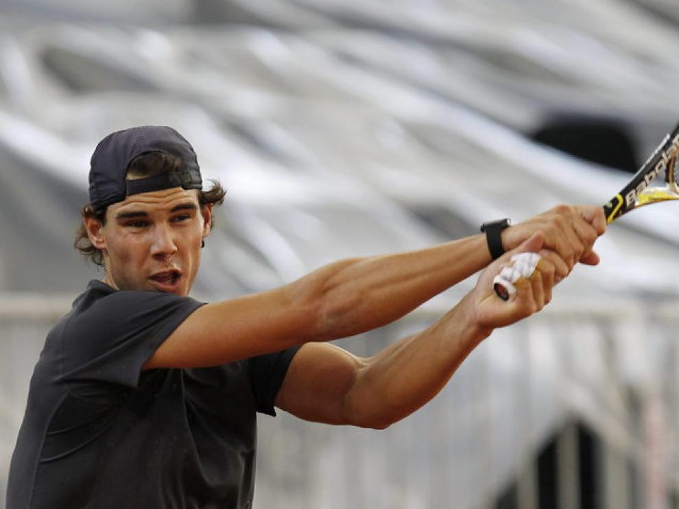 Rafa Nadal entrena en el escenario de la final de la Davis