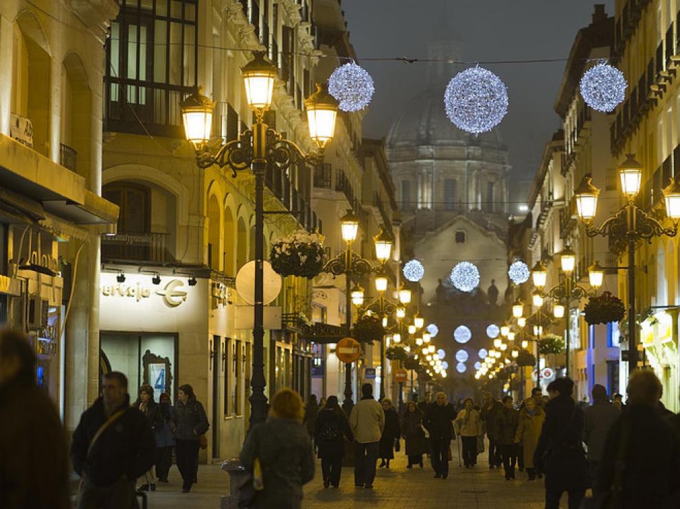 Ambiente navideño en la calle de Alfonso I
