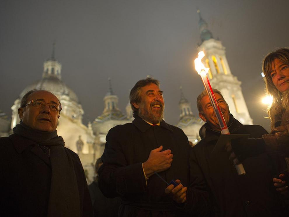 Juan Alberto Belloch en el momento de la inauguración del Belén y del mercadillo navideño