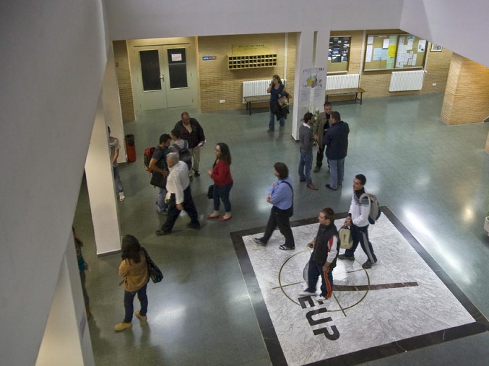 Hall del centro universitario de La Almunia