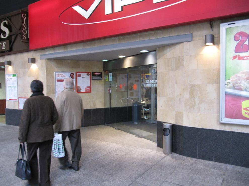 Tienda VIPS en Zaragoza, que cierra a la 1.30