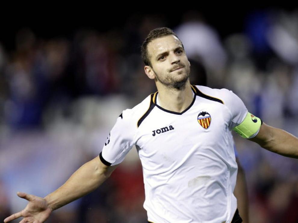 El delantero del Valencia, Roberto Soldado, celebrando uno de sus goles
