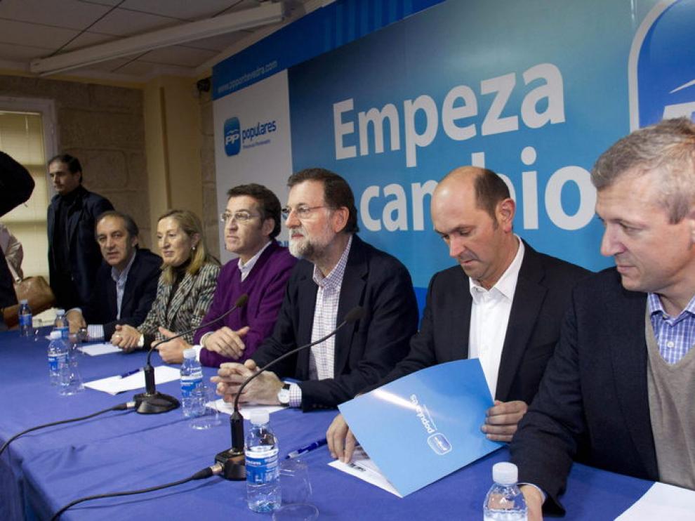 El próximo presidente del Gobierno, Mariano Rajoy, junto al presidente de la Xunta, Alberto Núñez Feijóo, Ana Pastor, Chema Figueroa y Rafael Louzán, entre otros