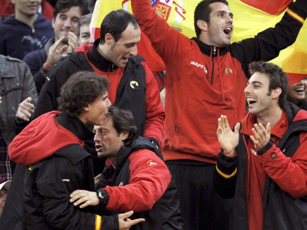 El equipo español celebra un punto