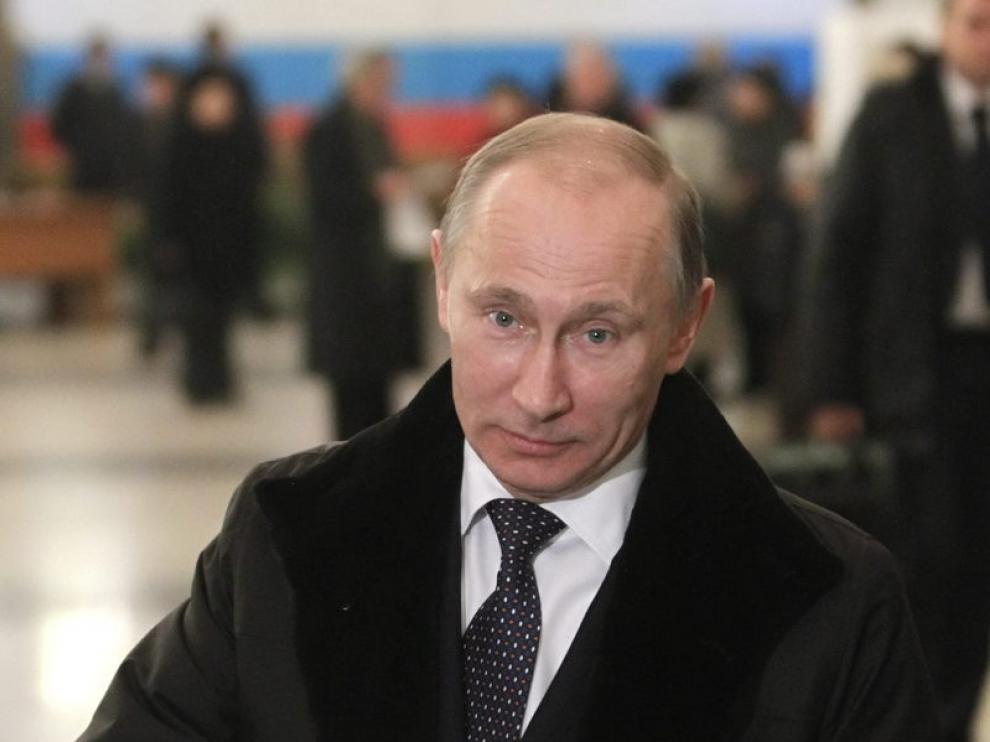 Vladimir Putin durante la jornada electoral en Rusia