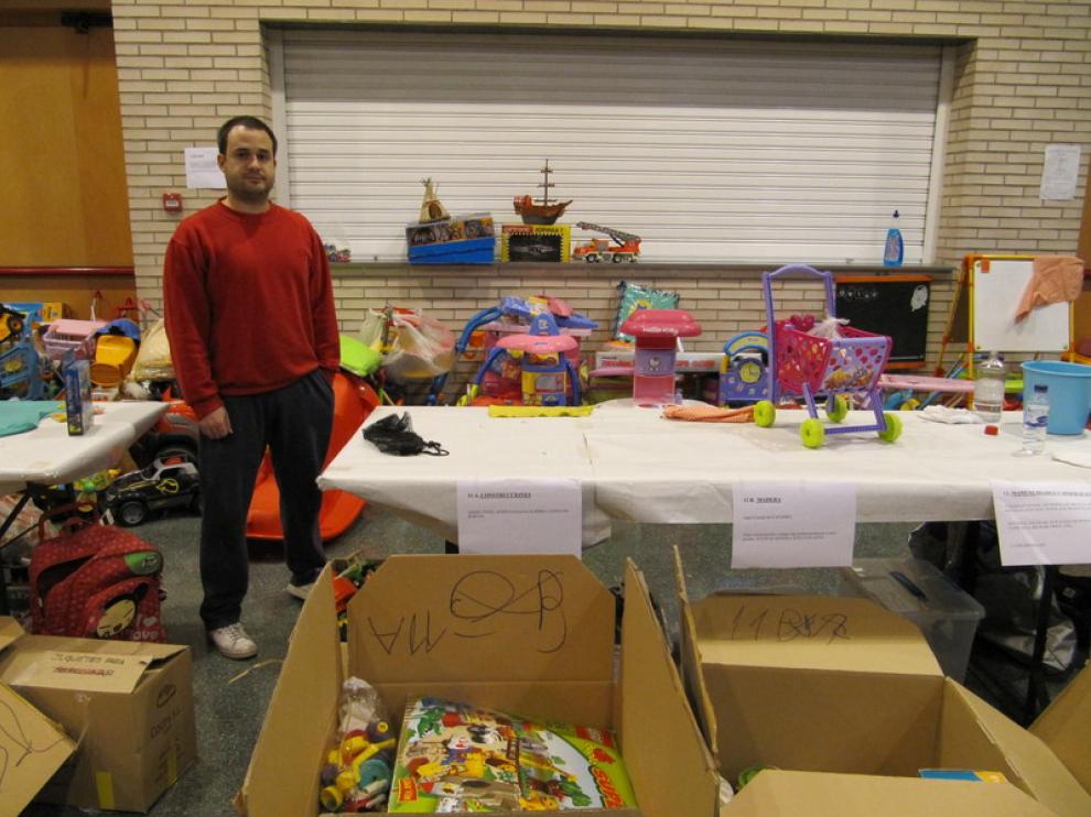 Ramiro Gairín, uno de los voluntarios del rastro de juguetes