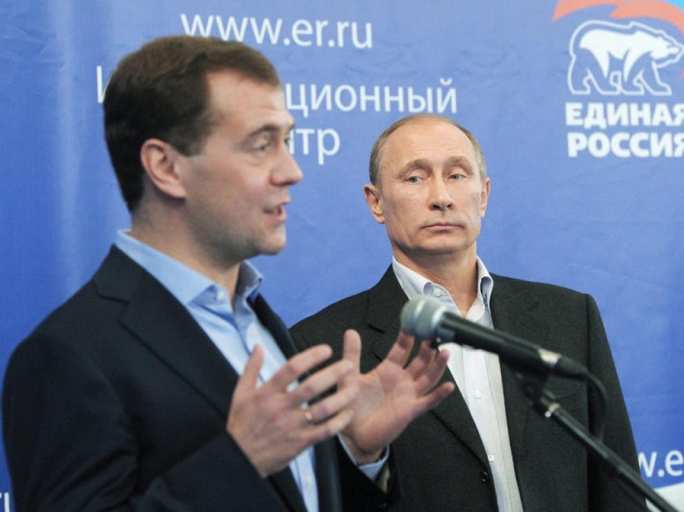El Presidente ruso, Dmitry Medvedev, junto al Primer Ministro, Vladimir Putin