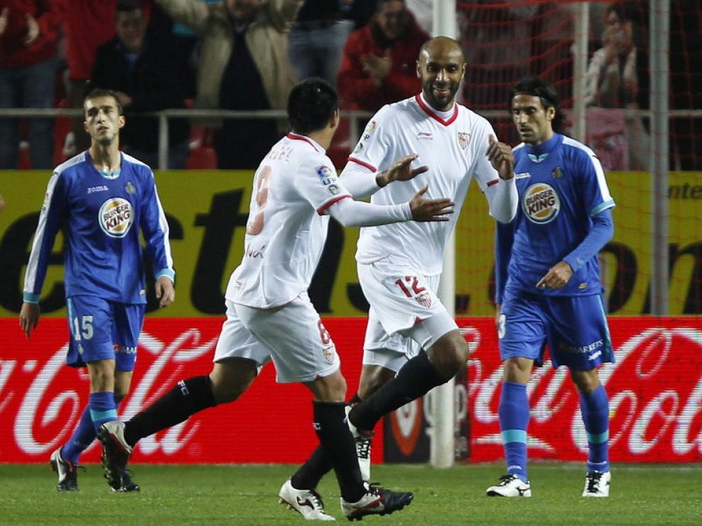 Los sevillistas celebran uno de sus goles