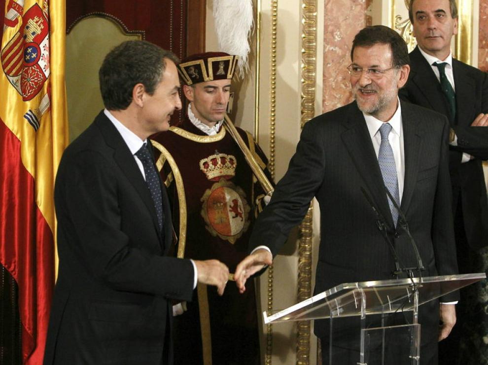 Rajoy y Rodríguez Zapatero se saludan en la celebración del Día de la Constitución