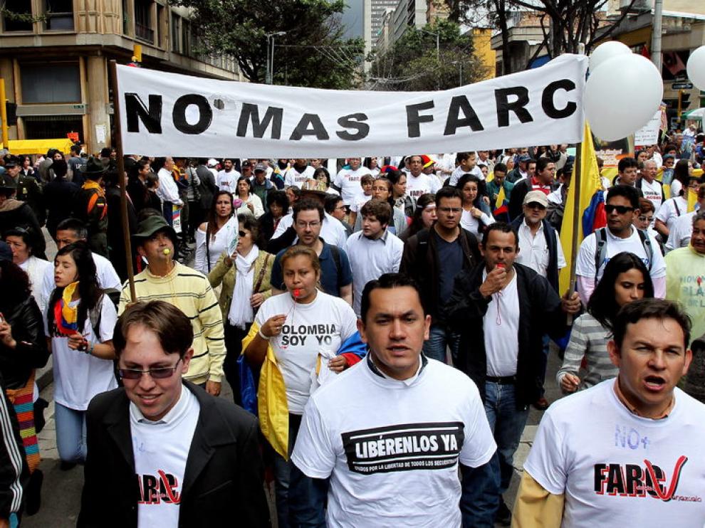 Manifestantes claman por la liberación de los policías y militares secuestrados por las FARC