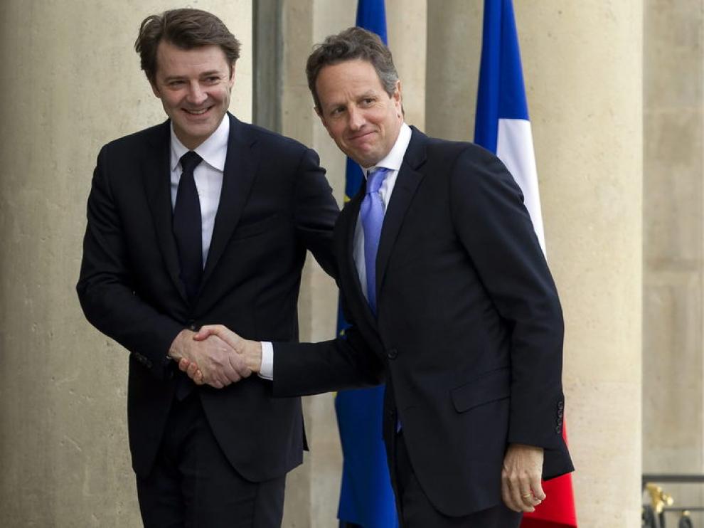 El ministro francés de Finanzas, François Baroin, se despide del secretario del Tesoro estadounidense, Timothy Geithner