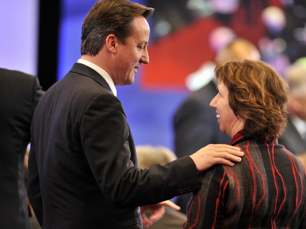 David Cameron y Catherine Ashton, alta representante de la UE para Asuntos Exteriores