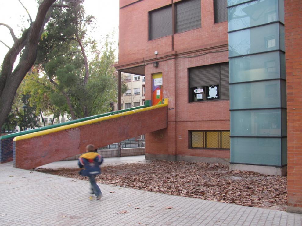 Imagen de la entrada del centro cívico Tío Jorge tomada este viernes