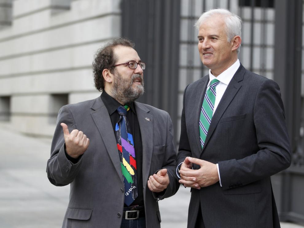 El miembro del Partido Popular, Eloy Suárez, junto al diputado del Congreso de CHA-IU.