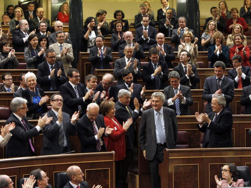 Jesús Posada es aplaudido por los diputados tras ser elegido presidente del Congreso