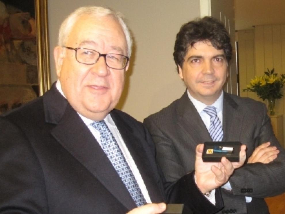 Garcés entrega a Biel los presupuestos
