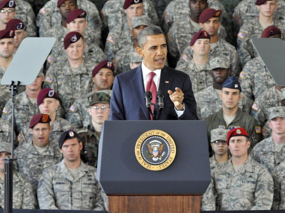 Obama junto a soldados (Archivos)