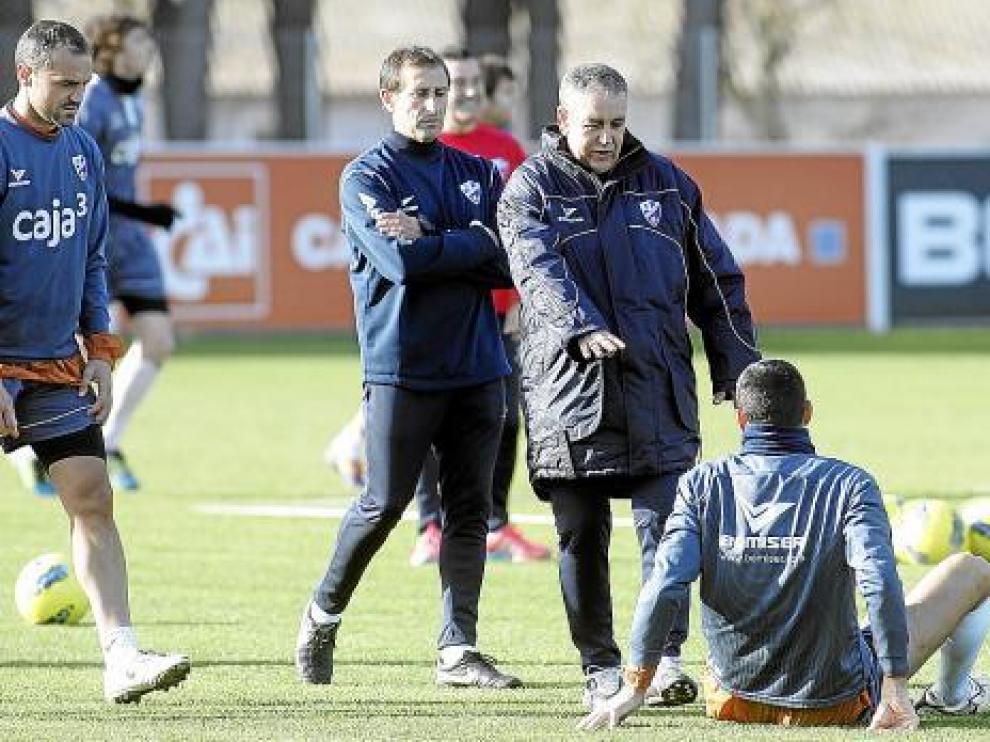 Quique Hernández, durante el entrenamiento de ayer en el IES Pirámide.