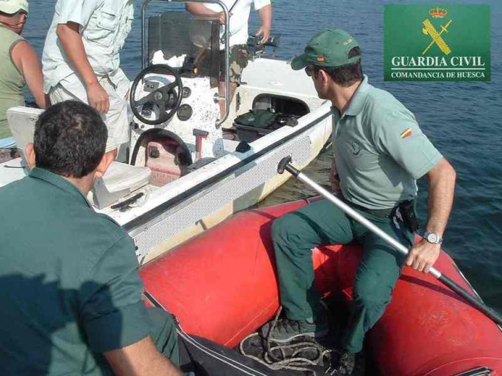 Imagen cedida por la Guardia Civil de uno de los operativos