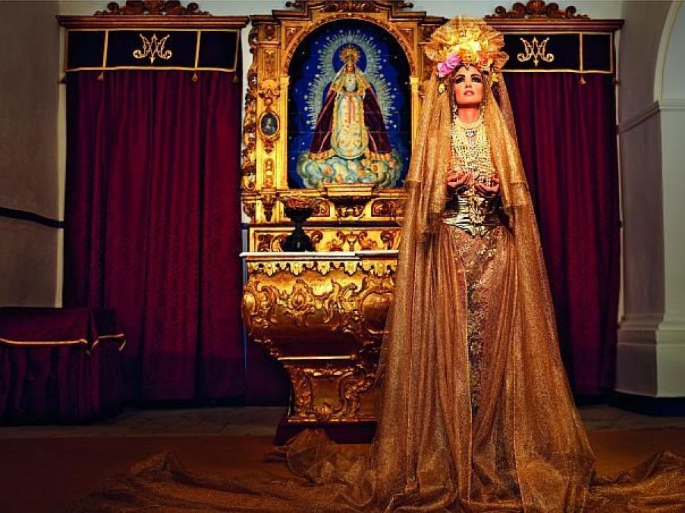 Paz Vega aparece vestida como una virgen