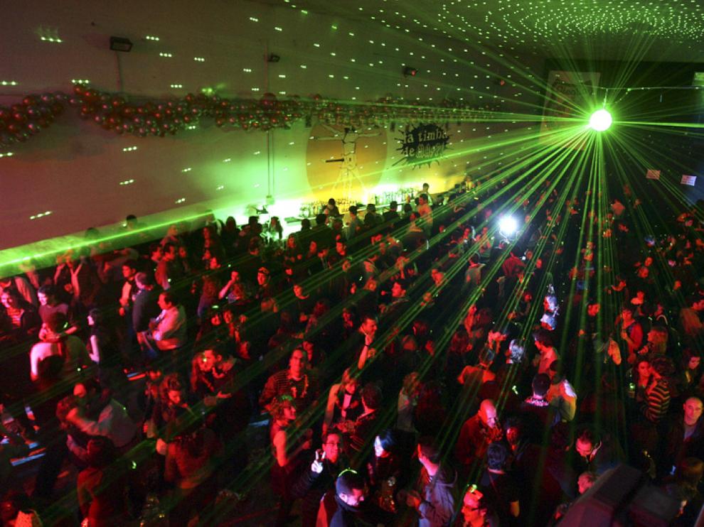 Una fiesta de Nochevieja en el salón Jai Alai.