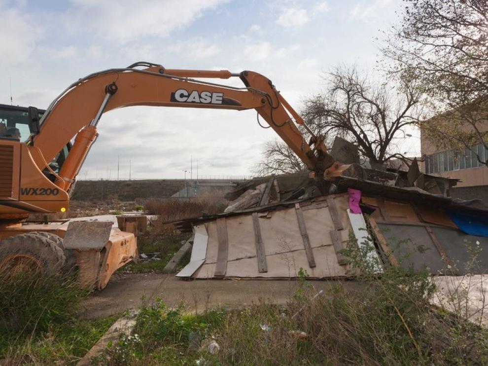 Imagen de la demolición de las chabolas del Camino de Cogullada