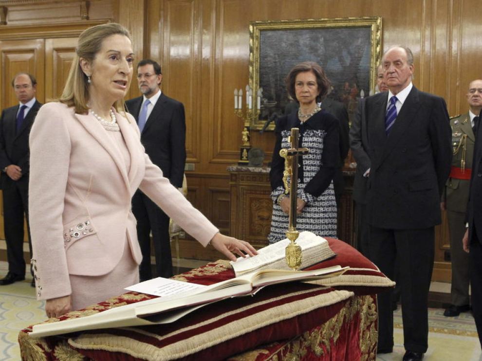 Ana Pastor jura su cargo como ministra de Fomento