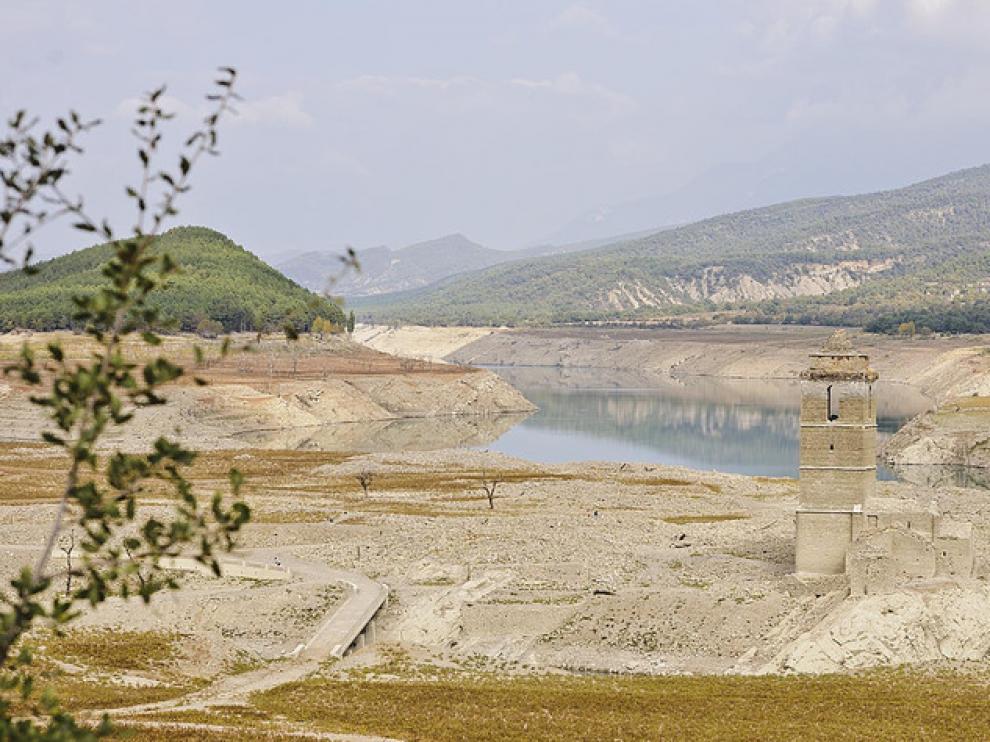 La sequía azota los embalses de la cuenca del Ebro