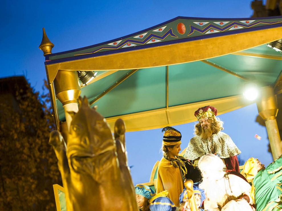 Los Reyes Magos han desfilado por las calles de Zaragoza