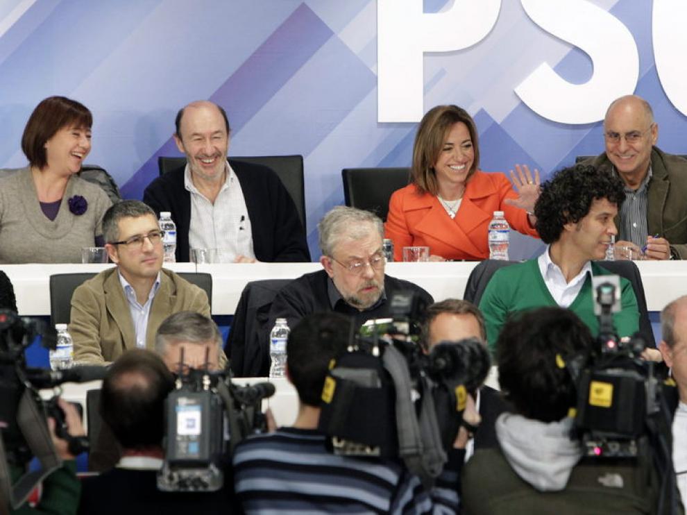 Rubalcaba y Chacón, arriba en el centro
