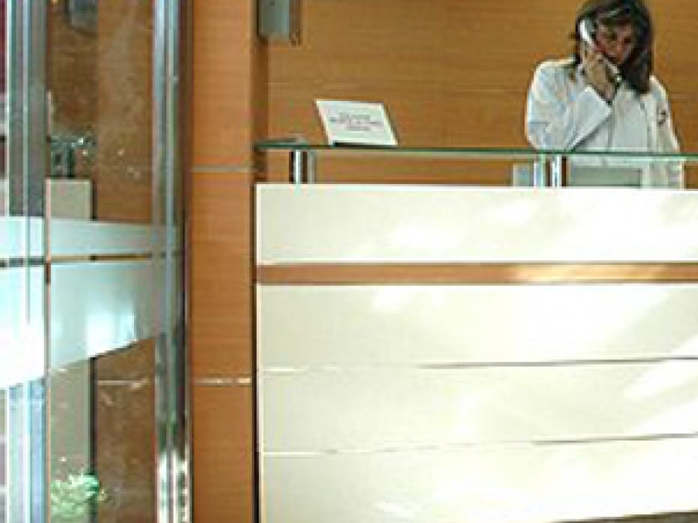 Imagen de la recepción de la Clínica Santiago