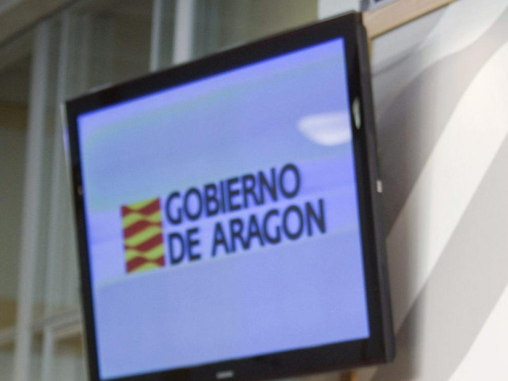 Rafael Fernández de Alarcón (izda.), tras el Consejo de Gobierno