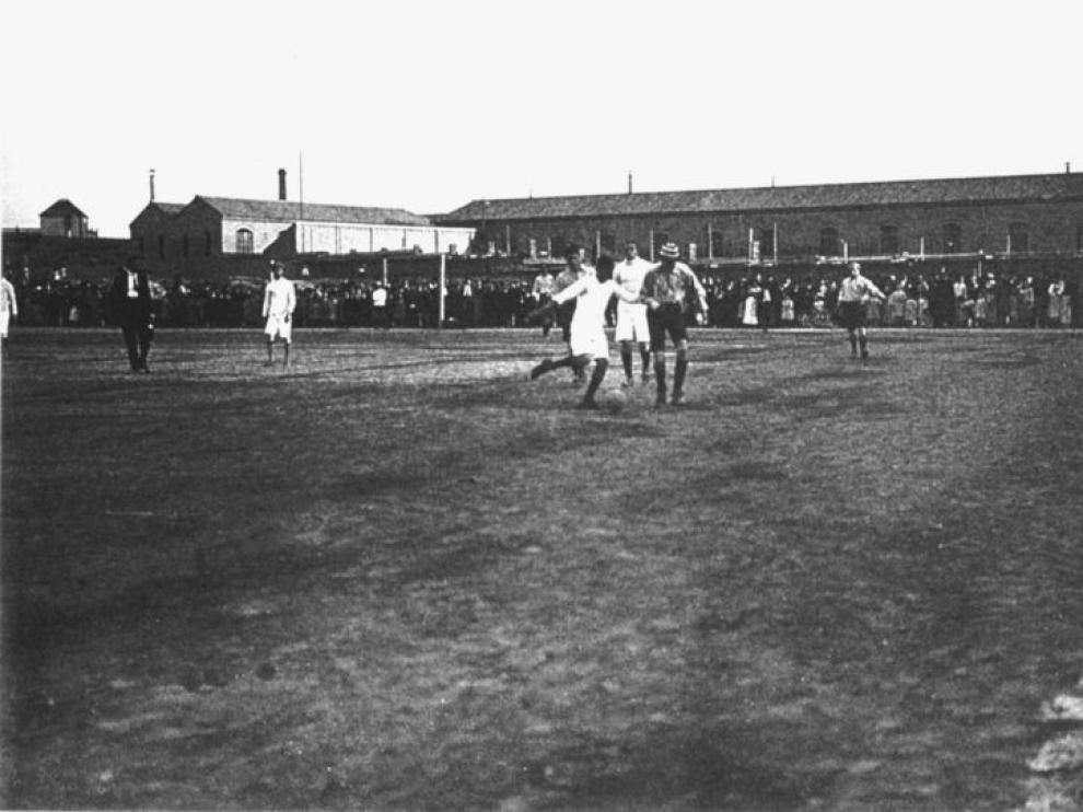 Un partido en el campo del Sepulcro de Zaragoza a comienzos del siglo XX
