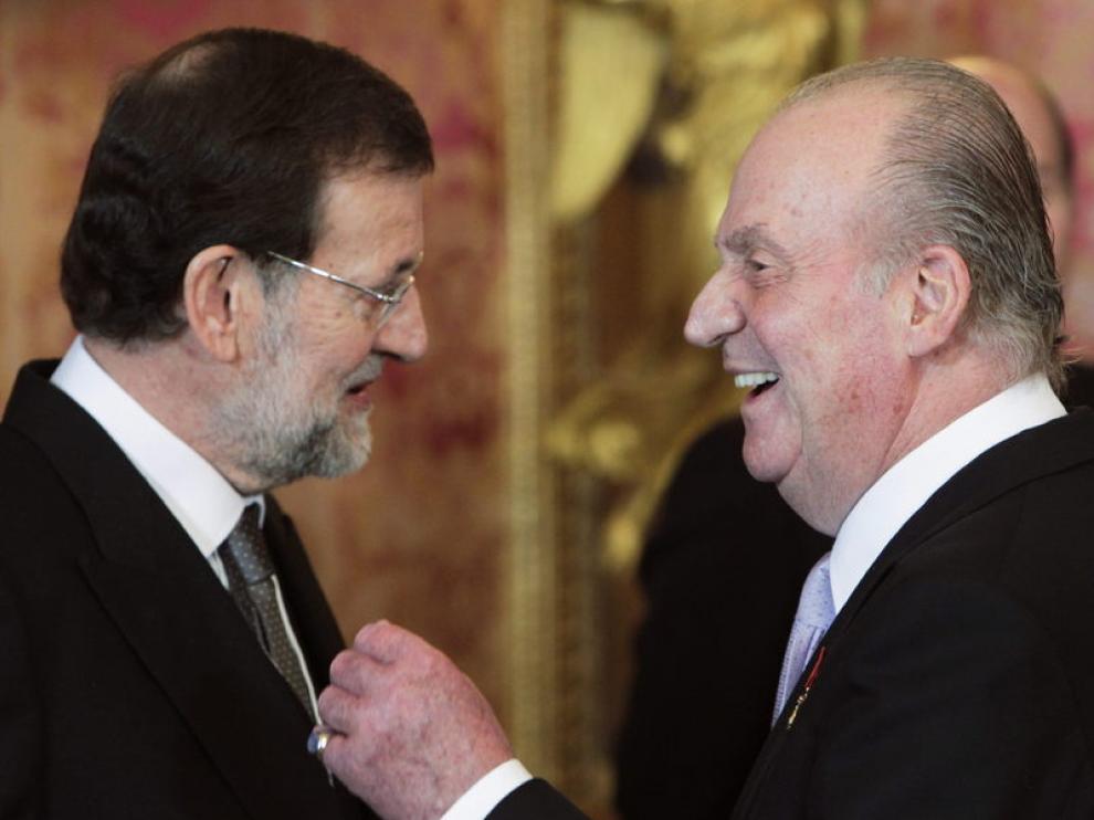 El Rey habla con Rajoy en el Palacio Real