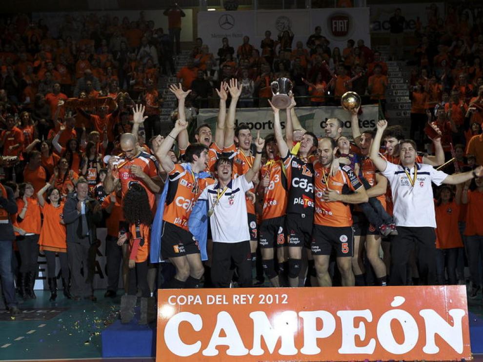 Los jugadores del Caja3 Teruel celebran su victoria en la Copa del Rey