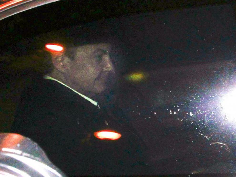 Zapatero llegando a su cena de despedida en Ferraz