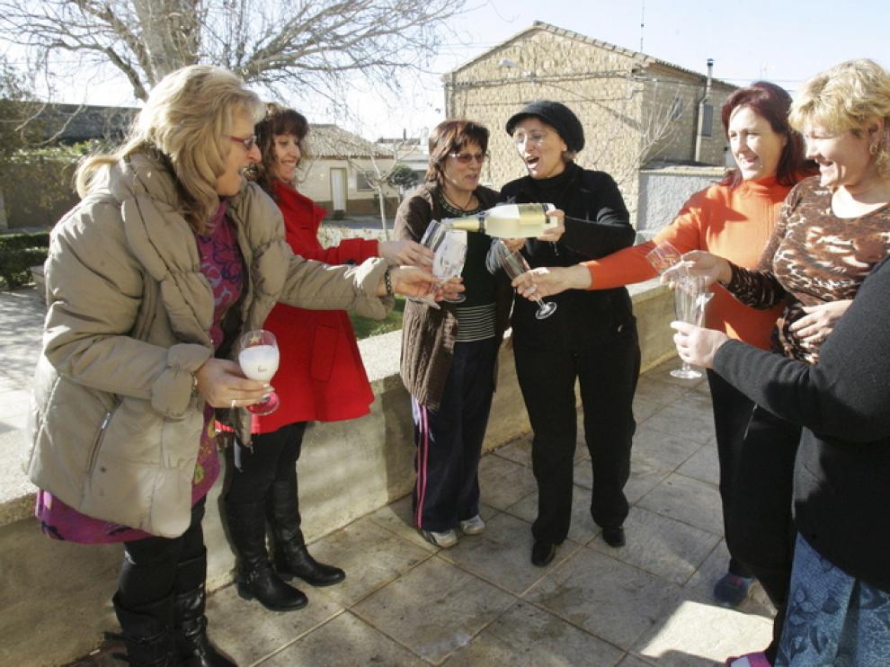 Las Amas de Casa brindando con cava