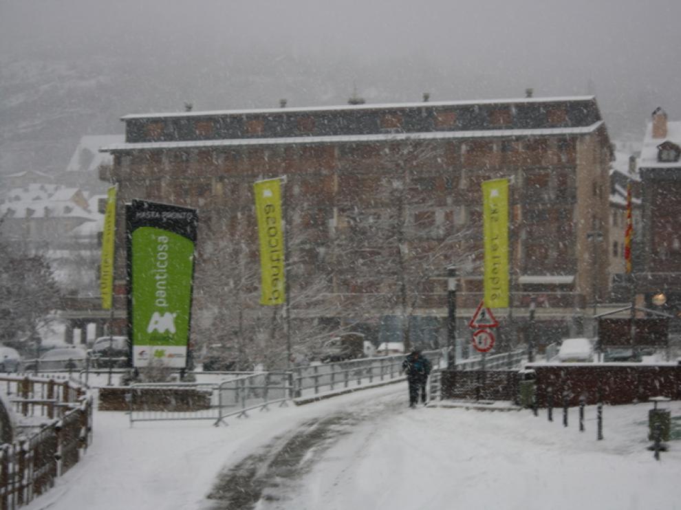 Copiosa nevada en Panticosa